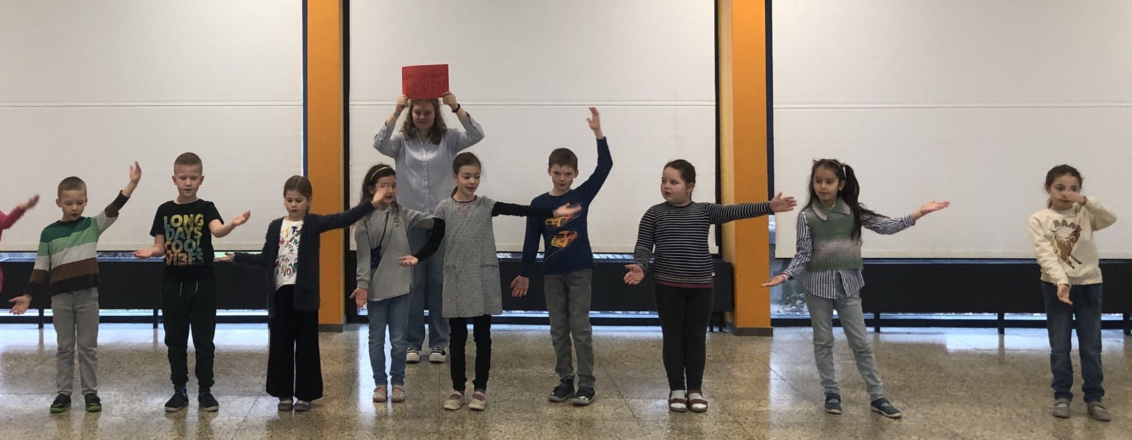 Miteinander wertvoll - Schulversammlung zum Thema Friedlicher Umgang